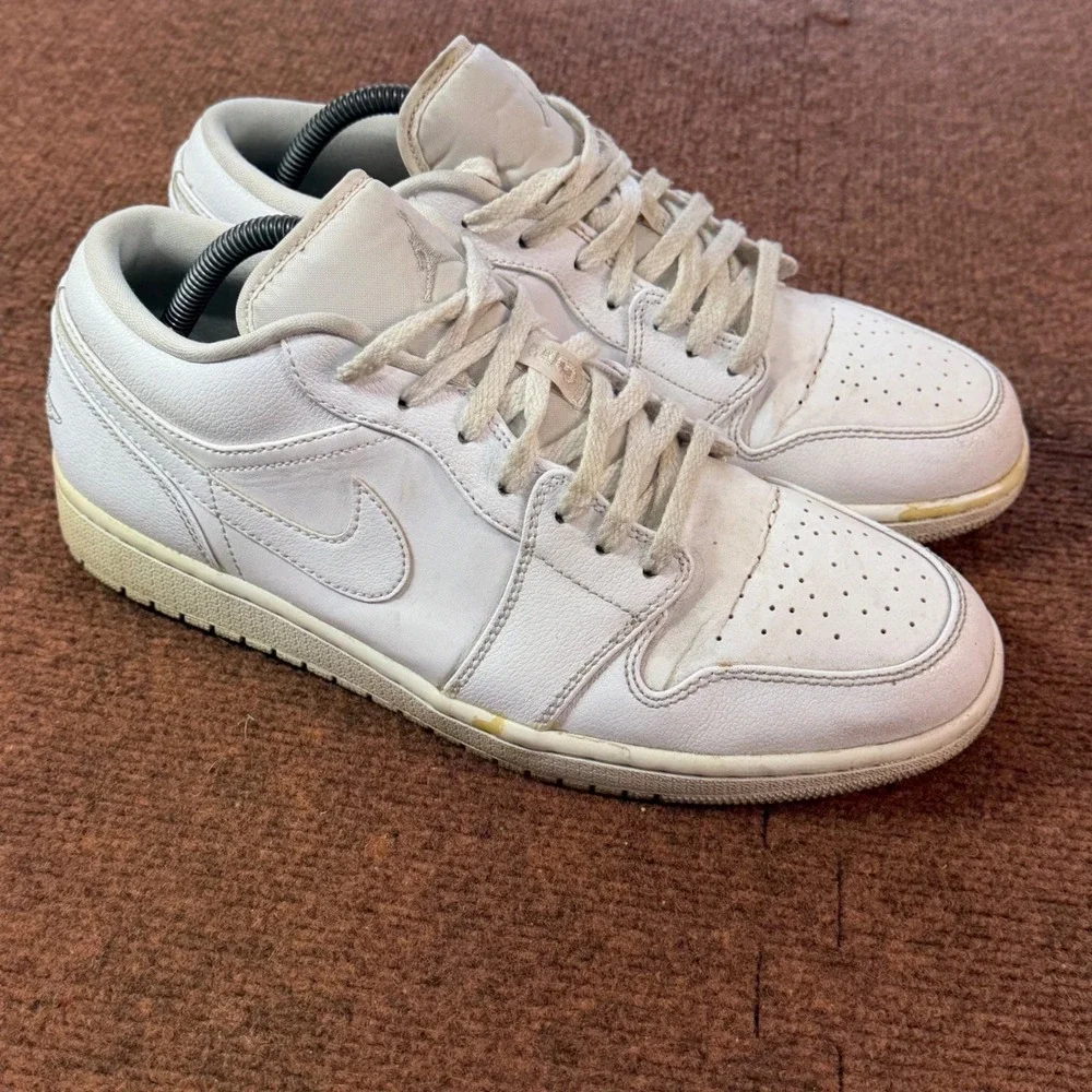 Nike Air Jordan 1 Low Triple White Mens Sneakers 553558-105 Size 9.5 gently used